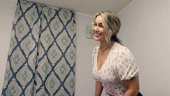Play Sharing a bed with my hot step mom