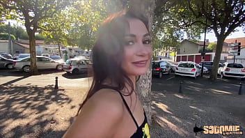 Play Italian beauty Valentina shows her talent for anal