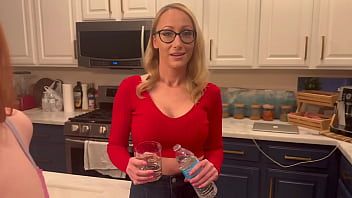 Play My Girlfriends Mom Has Car Trouble