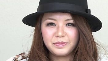 Play Beautiful japanese wife is doing her first adult movie
