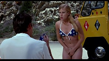 Play Amy Adams - Psycho Beach Party
