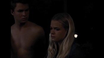Play Ansel elgort's sex scene in "carrie"