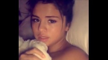 Play Selena Gomez filmed herself rubbing pussy - Snapchat @TheCakezOnly