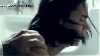 Play Jennifer Connelly forced in Shelter 3