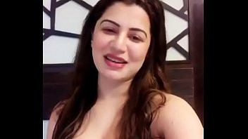 Play Kainaat Arora Big Boobs & Deep Cleavage