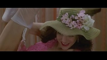 Play Courtney Love in The People vs. Larry Flynt (1996)