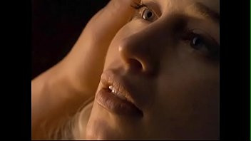 Play CelebrityING.com - Emilia Clarke Sex Scenes In Game Of Thrones