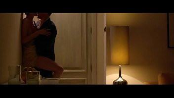 Play Elizabeth Debicki in The Night Manager (2016) - 4