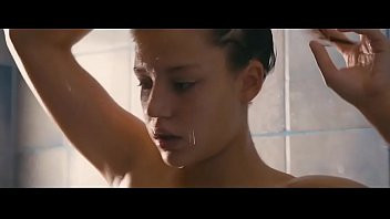 Play Adèle Exarchopoulos in Blue is the Warmest Color (2013) - 2