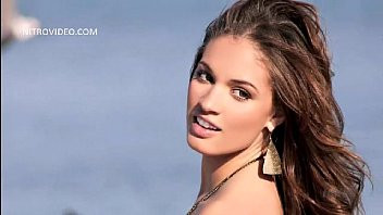 Play Celeb Arianna Carde naked and playful