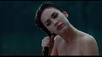 Play Megan Fox, Amanda Seyfried - Jennifer's Body