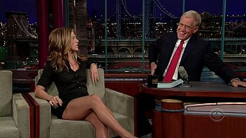 Play Jennifer Aniston Shows Off Her Hot Legs