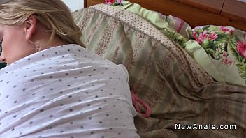 Play Tight asshole blonde gets banged homemade
