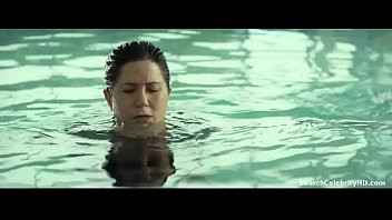 play Jennifer Aniston in Cake