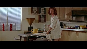 Play Julianne Moore in Short Cuts (1993)
