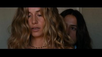 Play Cécile De France, Izïa Higelin in Summertime (2015) - 2