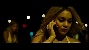 Play Ashley Benson, Vanessa Hudgens in Spring Breakers (2013)