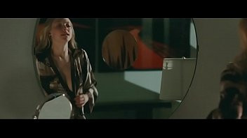 Play Amanda Seyfried in Chloe (2009)