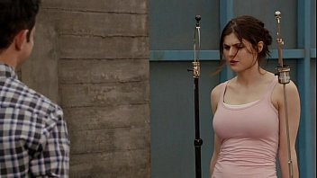 Play Alexandra Daddario - New Girl