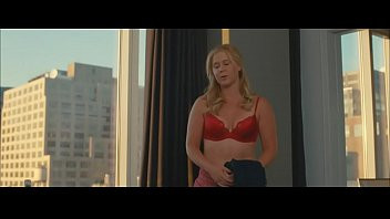Play Amy Schumer in Trainwreck (2015)