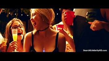 Play Marissa Pistone, Danielle Replogle, Samantha Gold, Arielle Raycene in $elfie Shootout (2016)
