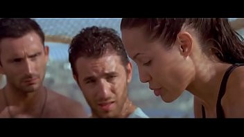 Play Angelina Jolie in Lara Croft Tomb Raider - The Cradle of Life 2003