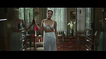 Play Angelina Jolie in Mr. & Mrs. Smith (2009)