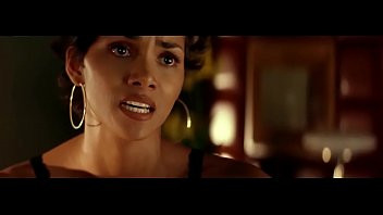 Play Halle Berry - Swordfish