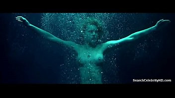 Play Rebecca Romijn in Femme Fatale 2002