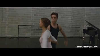 Play Natalie Portman in Black Swan 2011