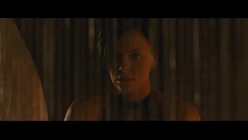 Play Charlize Theron in Aeon Flux (2006)