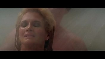 Play Angie Dickinson, Victoria Lynn Johnson in Dressed to Kill (1980)