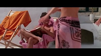Play Daryl Hannah, Valérie Quennessen in Summer Lovers (1982) - 6