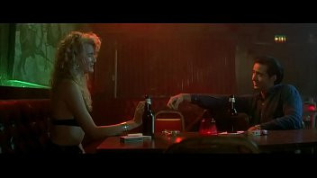 Play Charlie Spradling in Wild at Heart (1990)