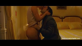 Play Natalie Portman in Hotel Chevalier 2007