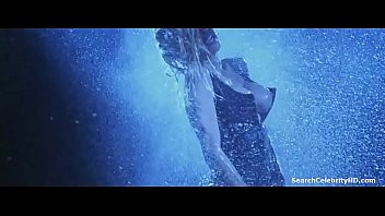 Play Pamela Anderson in Barb Wire (1996)