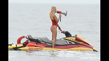 Play Kelly Rohrbach Swimsuit Candids on “Baywatch” Set in Georgia
