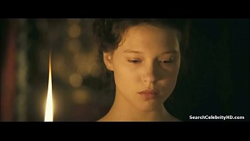 Play Virginie Ledoyen in Farewell Queen 2012