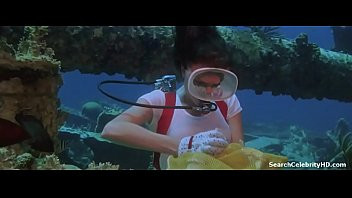 Play Jacqueline Bisset in The Deep 1977