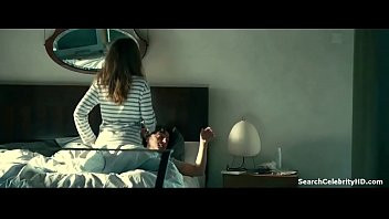 Play Laetitia Casta in Not Disturb 2012