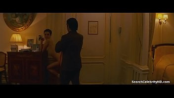 Play Natalie Portman in Hotel Chevalier 2007