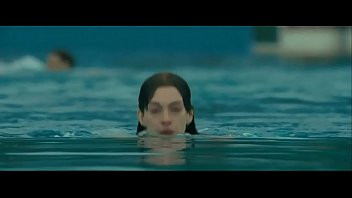 Play Anne Hathaway in One Day (2013)