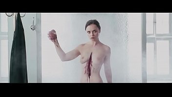 Play Christina Ricci in After.Life (2009) - 3