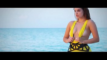Play Barbra Palvin in Sports Illustrated - Swimsuit 2016