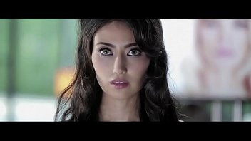 Play Chasty Ballesteros in Hot Bot (2016)