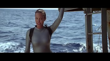 Play Angelina Jolie in Lara Croft Tomb Raider - The Cradle of Life (2005)