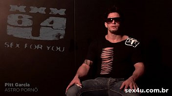 Play Um mito! Um astro! Quase 2 mil cenas. Como se tornar uma celebridade pornô? Pitt Garcia conta o começo, as oportunidades, a SEX4U - Parte 1
