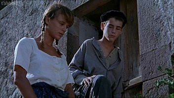 Play Ana Torrent, Elisabeth Ruiz & Emma Suarez - Vacas I (1992)