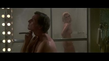 Play Angie Dickinson in Dressed to Kill (1980)