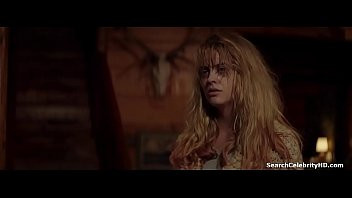 Play Nadine Crocker in Cabin Fever 2016